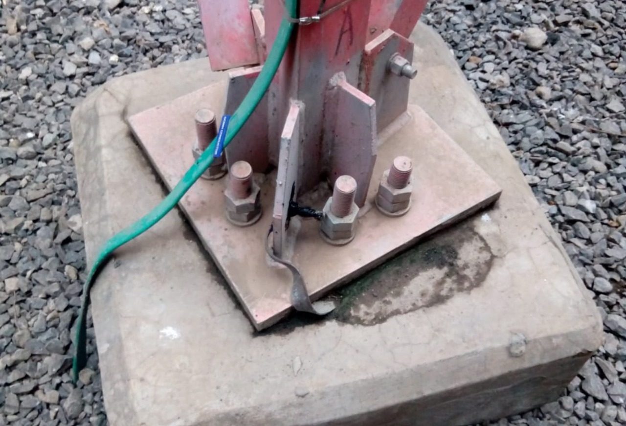 Network mast foundation bolts