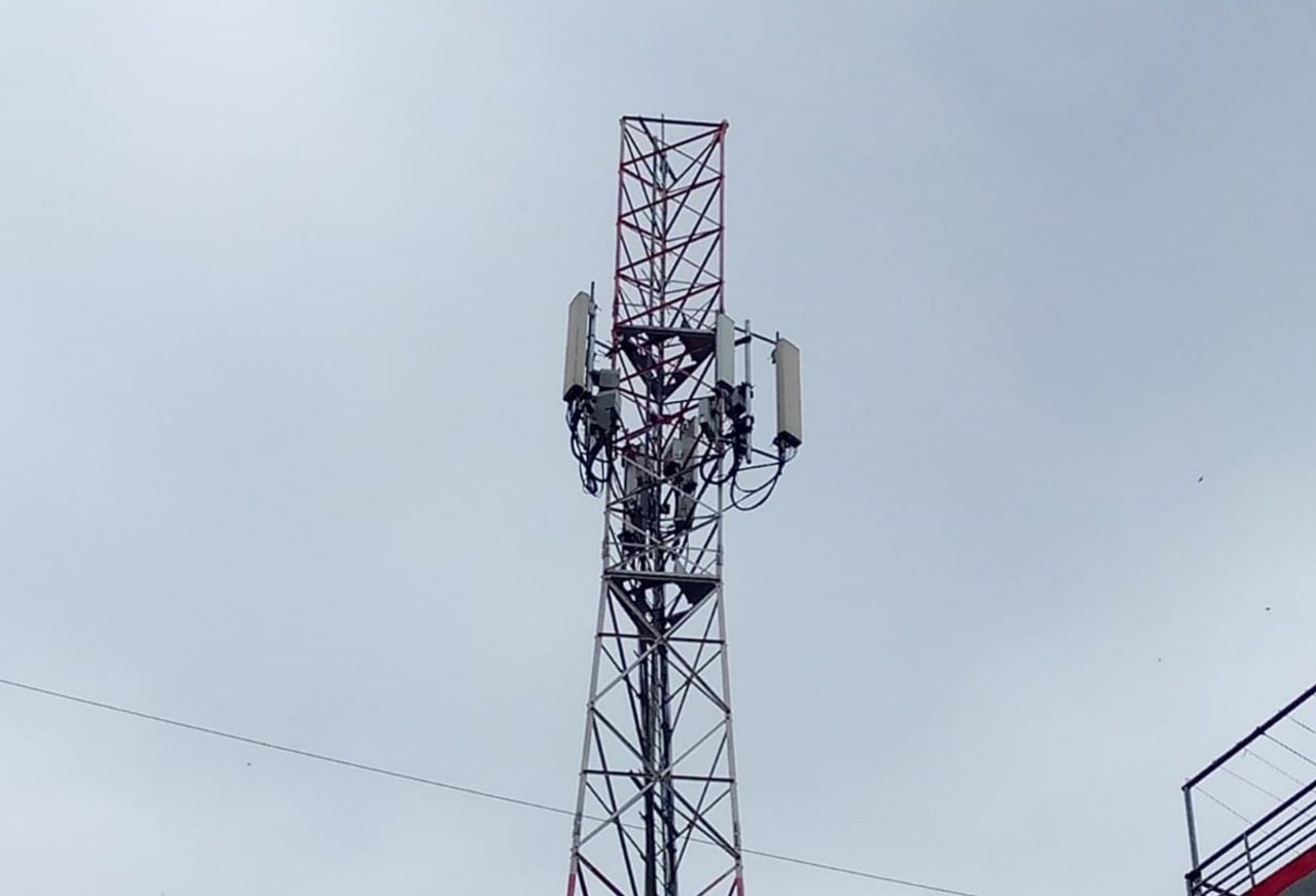 Telcomm mast erected by B-Ennoble team