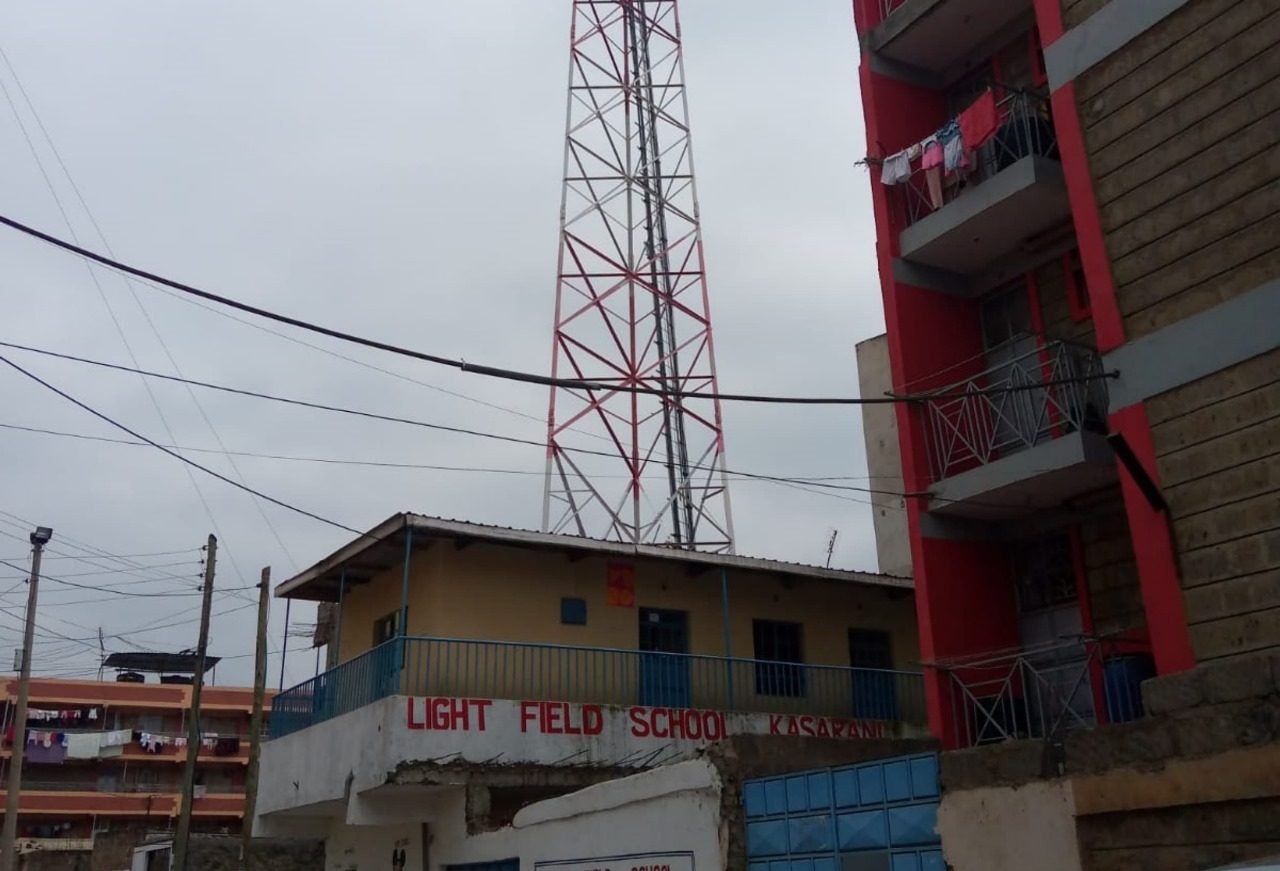 Urban telecomm mast set up